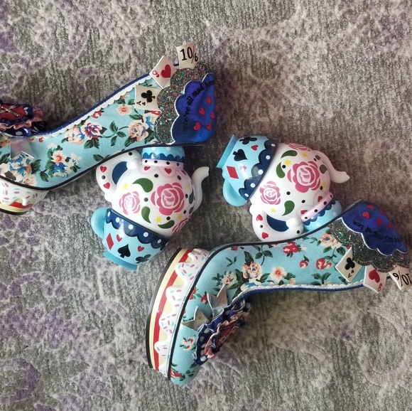 Alice in Wonderland One Lump or Two - Picture 3 of 6